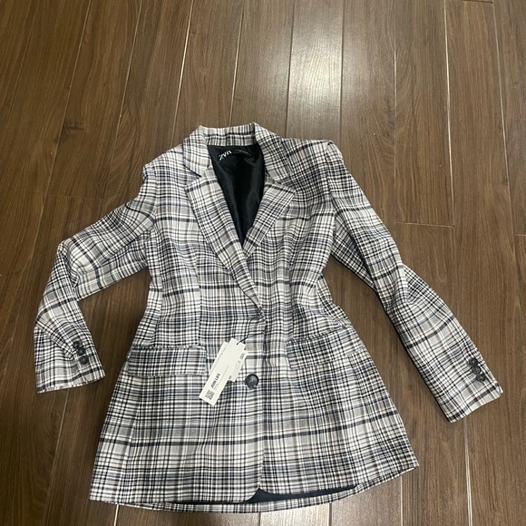 Zara Jackets & Blazers - Zara gray and white plain blazer